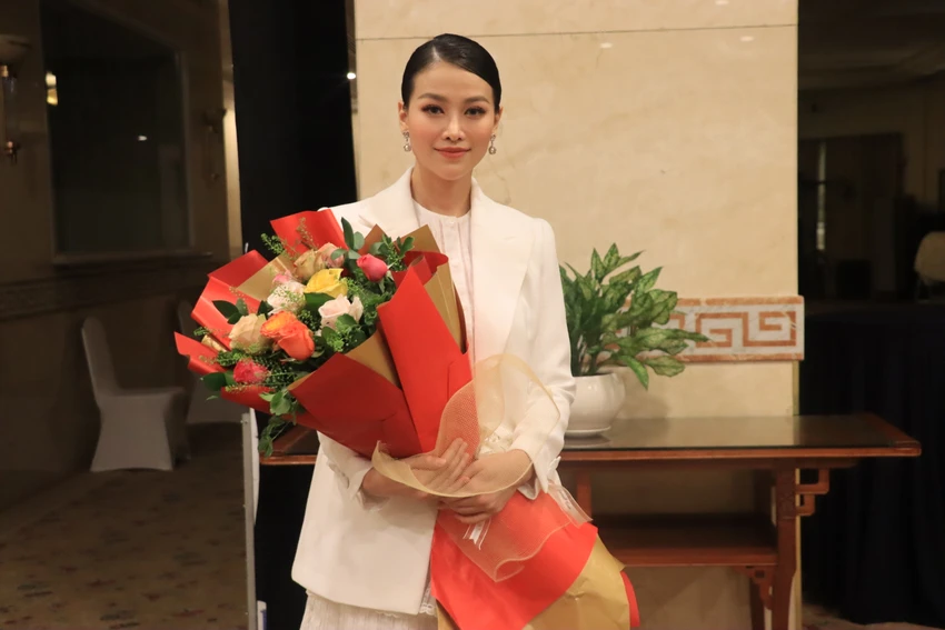 Hoa hậu Phương Khánh là đại sứ chương trình "Cùng ngư dân thắp sáng đèn trên biển". Ảnh: HÀ NGUYỄN Hoa hậu Phương Khánh là đại sứ chương trình "Cùng ngư dân thắp sáng đèn trên biển". Ảnh: HÀ NGUYỄN