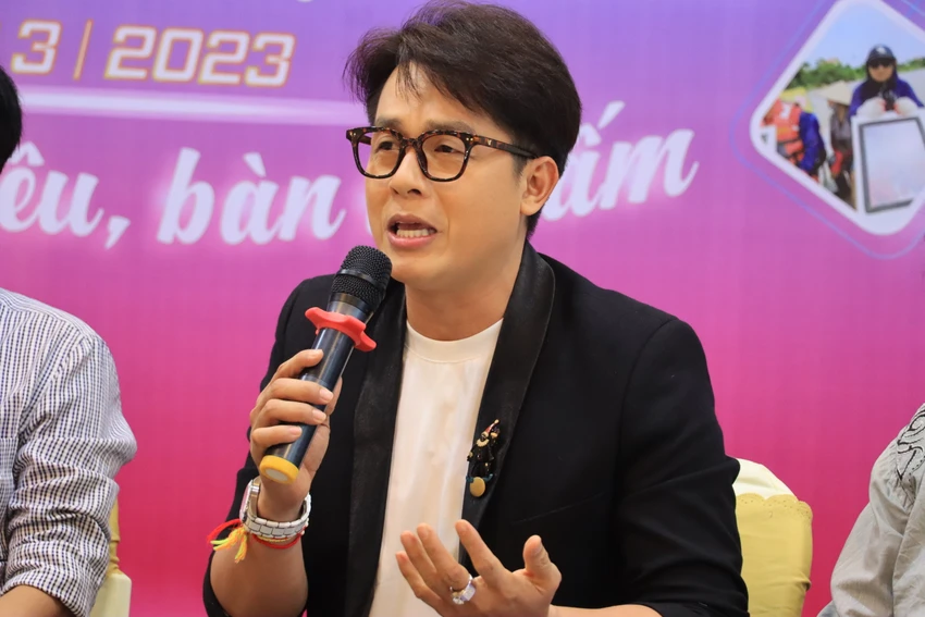 Diễn viên Hòa Hiệp chia sẻ tại lễ phát động cuộc thi Diễn viên Hòa Hiệp chia sẻ tại lễ phát động cuộc thi