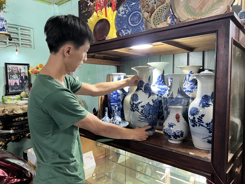 Anh Duy quan niệm công việc phục chế là một việc làm văn hóa nhằm lưu giữ, lan tỏa những giá trị lịch sử. Anh Duy quan niệm công việc phục chế là một việc làm văn hóa nhằm lưu giữ, lan tỏa những giá trị lịch sử.