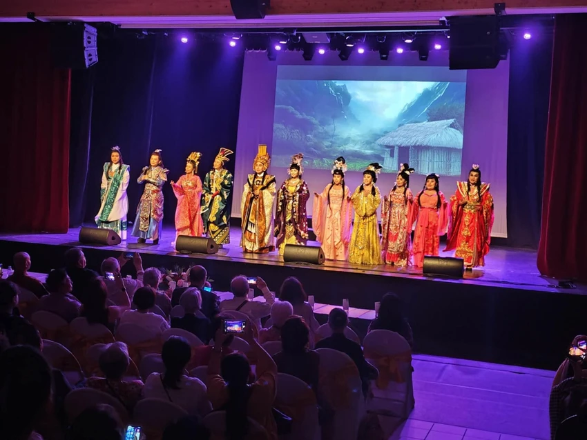 Các nghệ sĩ trong vở "Giang sơn mỹ nhân". Các nghệ sĩ trong vở "Giang sơn mỹ nhân".
