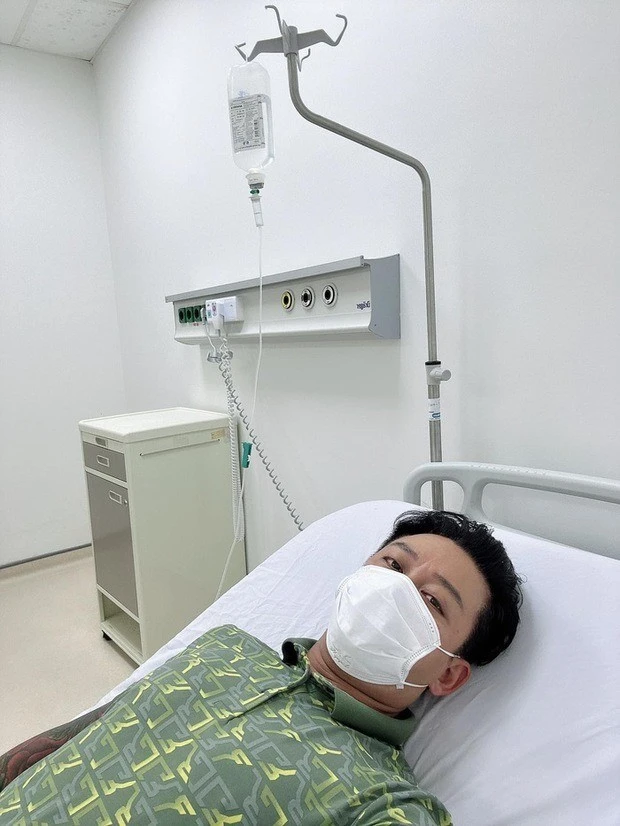 Ca sĩ Tuấn Hưng nhập viện truyền nước Ca sĩ Tuấn Hưng nhập viện truyền nước