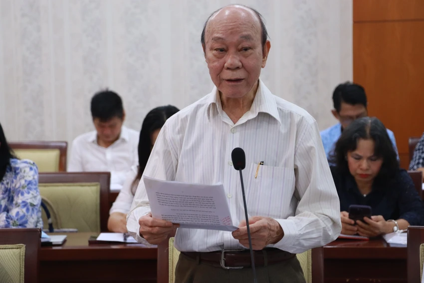 PGS.TS Trần Luân Kim phát biểu tại tọa đàm PGS.TS Trần Luân Kim phát biểu tại tọa đàm