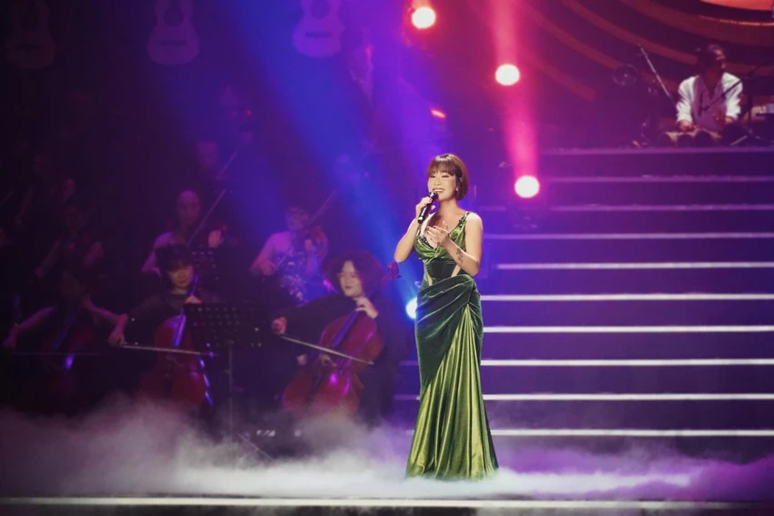 Hiện tại Uyên Linh vẫn luôn chăm chỉ hoạt động nghệ thuật và được đánh giá là vocalist nổi bật của Vbiz. Ảnh: FBNV