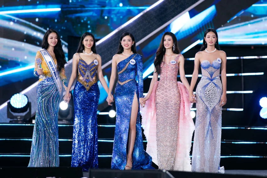 Người đẹp bước vào top 5 chung cuộc. Người đẹp bước vào top 5 chung cuộc.