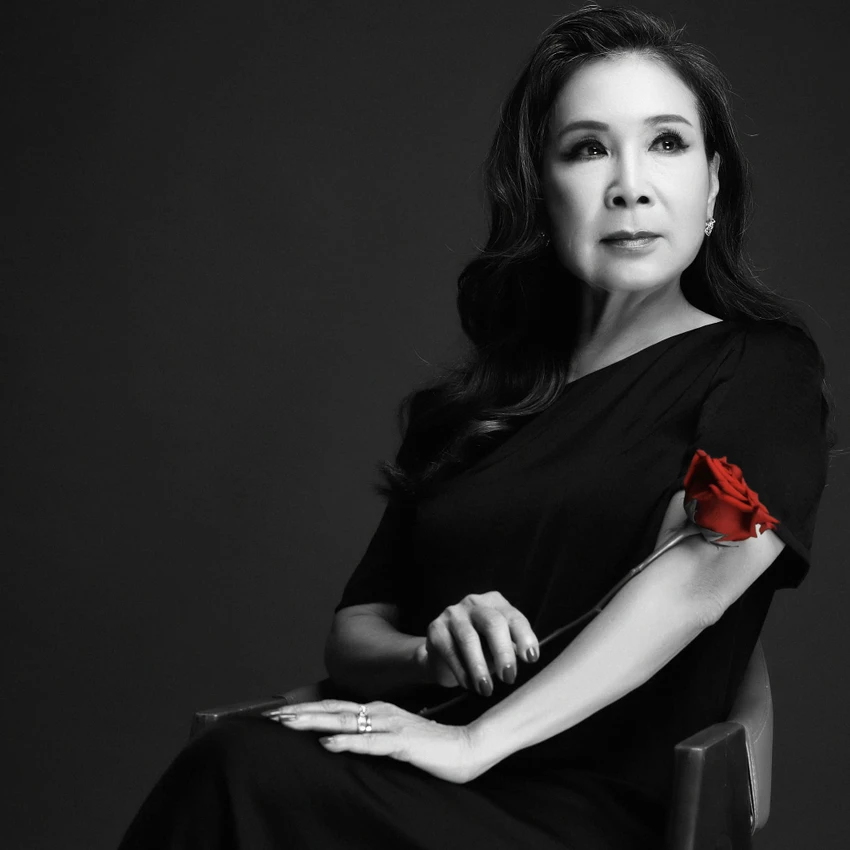 NSND Kim Xuân là nghệ sĩ thứ hai đồng hành với sân khấu Thiên Đăng sau NSƯT Hữu Châu. Ảnh: Fanpage Sân khấu Thiên Đăng NSND Kim Xuân là nghệ sĩ thứ hai đồng hành với sân khấu Thiên Đăng sau NSƯT Hữu Châu. Ảnh: Fanpage Sân khấu Thiên Đăng