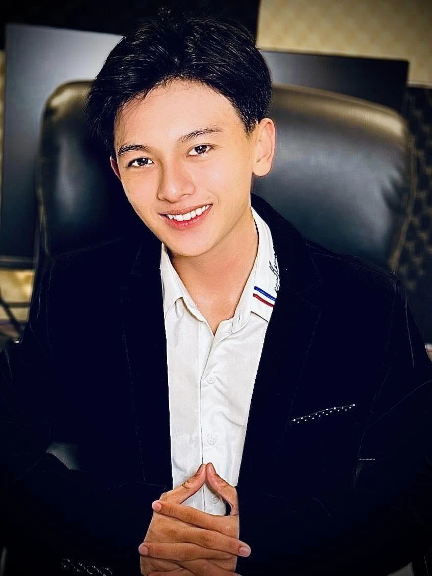 Nhạc công Vũ Minh Hiếu (2000-2023). Ảnh: NS Bình Tinh Nhạc công Vũ Minh Hiếu (2000-2023). Ảnh: NS Bình Tinh