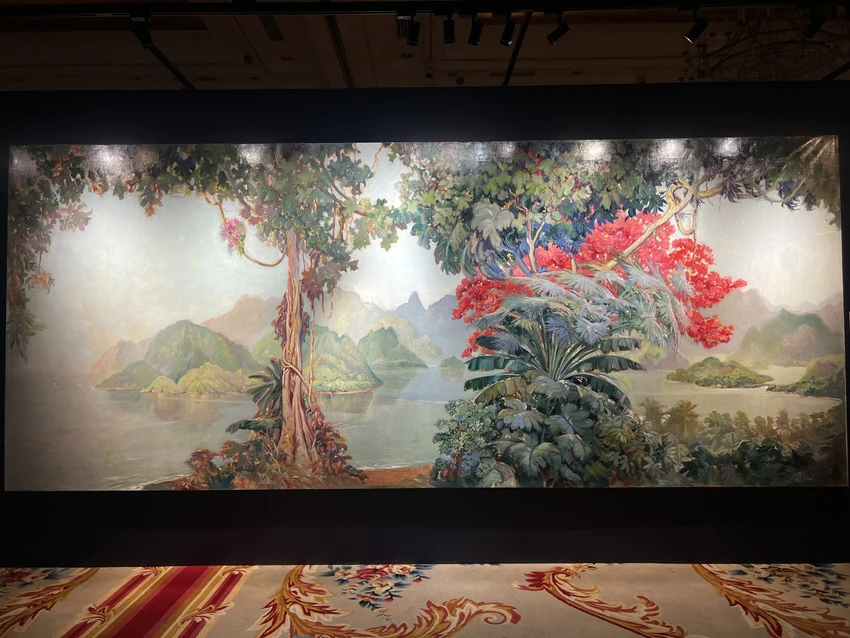 Bức tranh "Vịnh Hạ Long" của họa sĩ Jean-Louis Paguenaud, ra đời năm 1934 có kích thước lớn nhất trong triển lãm. Bức tranh "Vịnh Hạ Long" của họa sĩ Jean-Louis Paguenaud, ra đời năm 1934 có kích thước lớn nhất trong triển lãm.