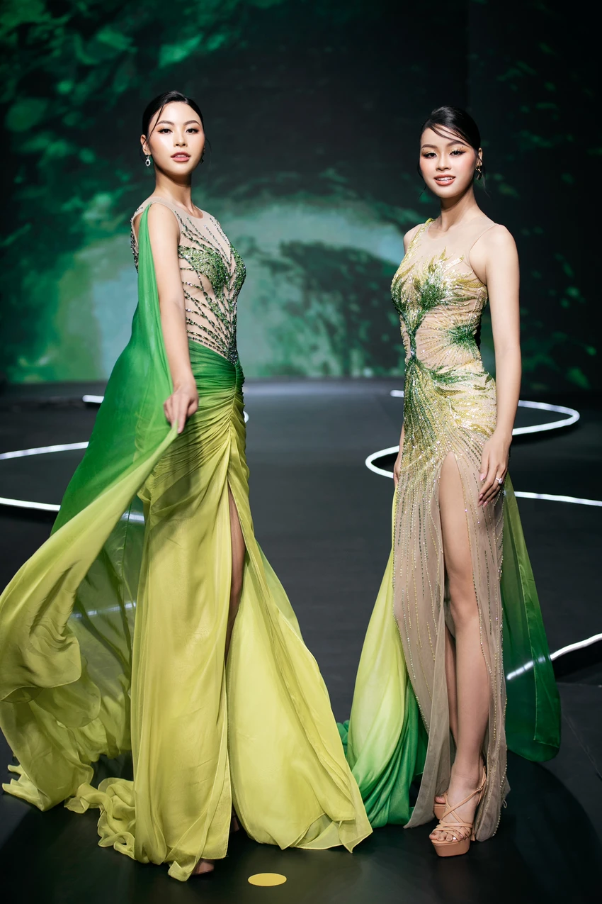 Á hậu Đào Thị Hiền, người đẹp Đào Thị Hà trình diễn mở màn Á hậu Đào Thị Hiền, người đẹp Đào Thị Hà trình diễn mở màn