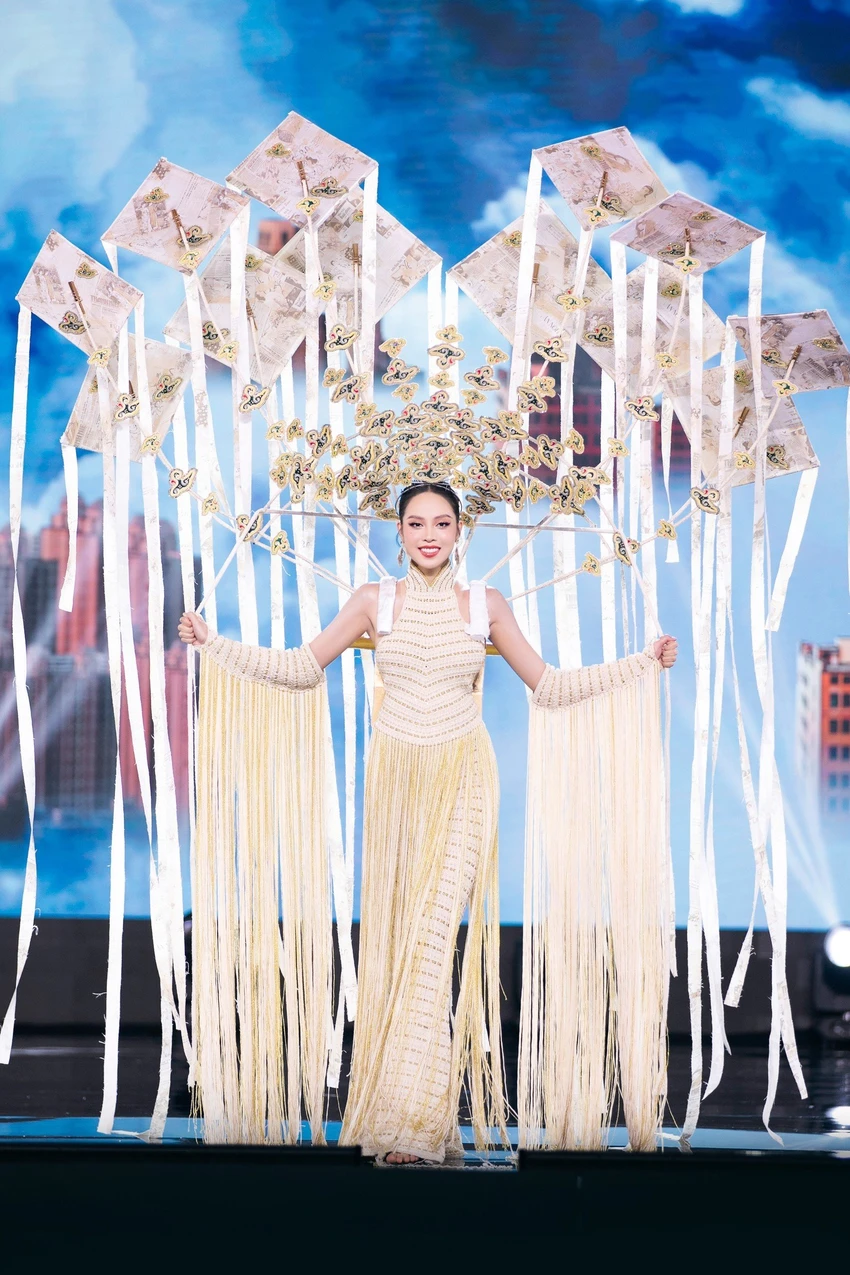Trang phục dân tộc được lấy ý tưởng từ trò chơi dân gian thả điều Trang phục dân tộc được lấy ý tưởng từ trò chơi dân gian thả điều