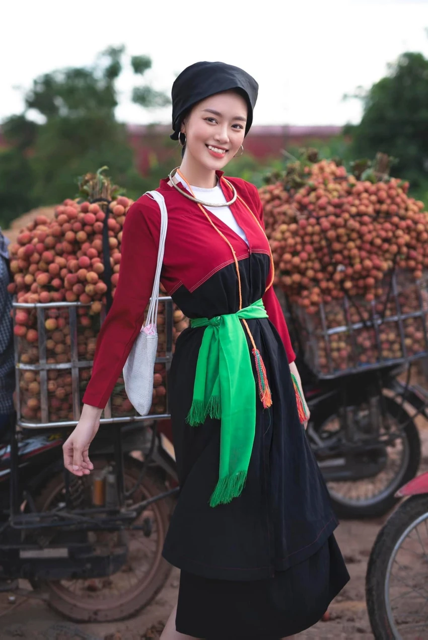 Sự trong trẻo của nàng hậu sinh năm 2002 trong trang phục của quê hương Bắc Giang Sự trong trẻo của nàng hậu sinh năm 2002 trong trang phục của quê hương Bắc Giang