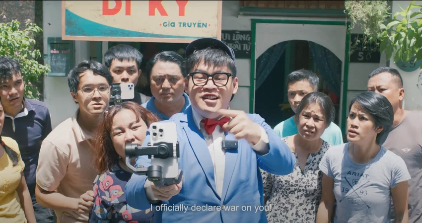 Không chỉ đầu tư phim, Long Chun còn tham gia diễn xuất trong "Live – #Pháttrựctiếp". Ảnh: NSX Không chỉ đầu tư phim, Long Chun còn tham gia diễn xuất trong "Live – #Pháttrựctiếp". Ảnh: NSX