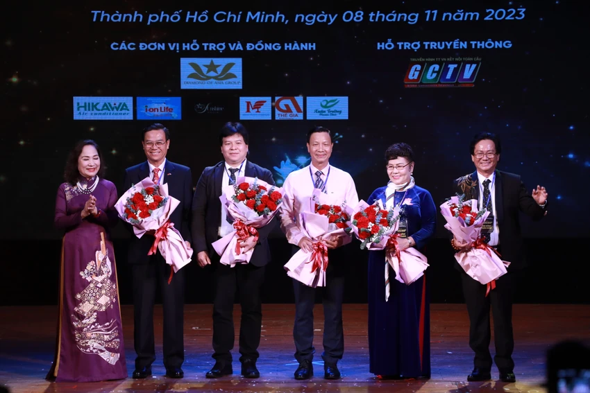 lien-hoan-ao-thuat-toan-quoc.JPG