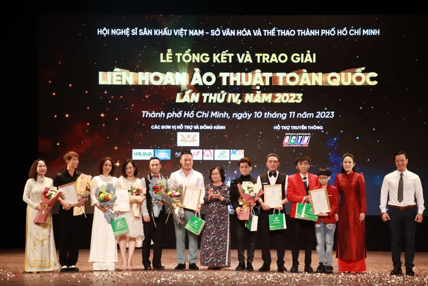 be-mac-lien-hoan-ao-thuat-toan-quoc.JPG