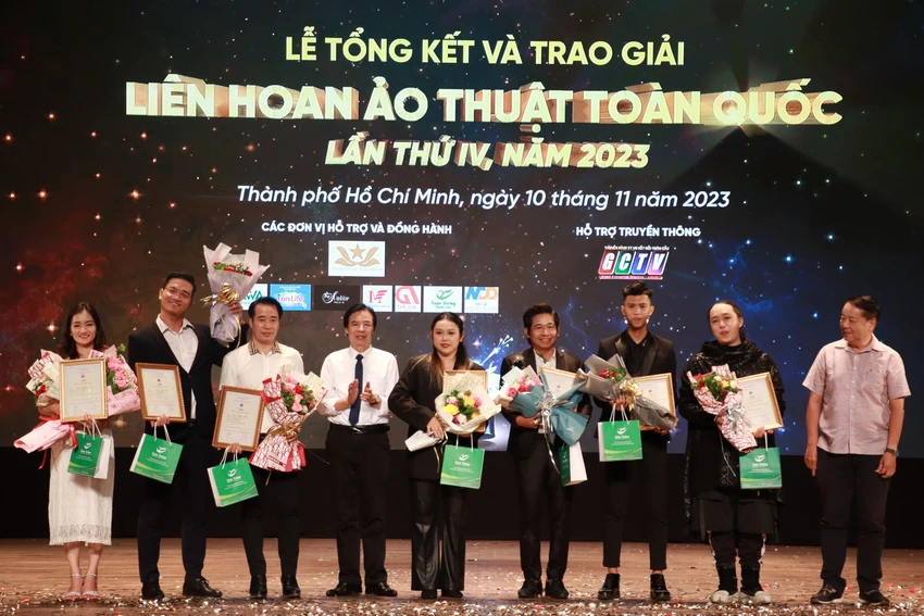 be-mac-lien-hoan-ao-thuat-toan-quoc4.JPG