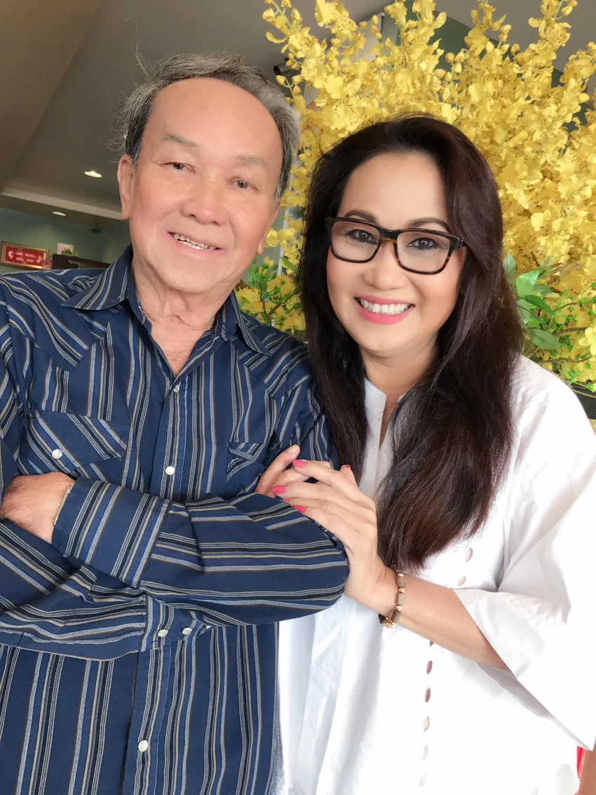 nghe-si-huong-huyen2.jpg