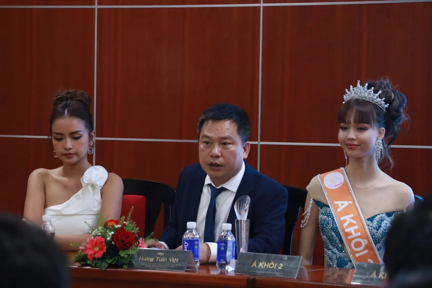 hoa-hau-sinh-vien-viet-nam1.JPG
