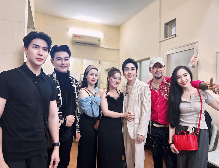 Hồng Loan