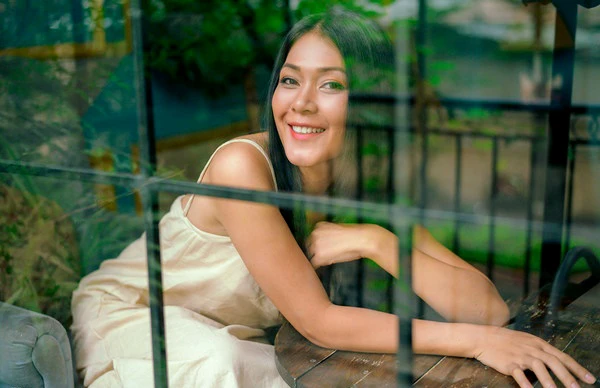 dinh-y-nhung.jpg