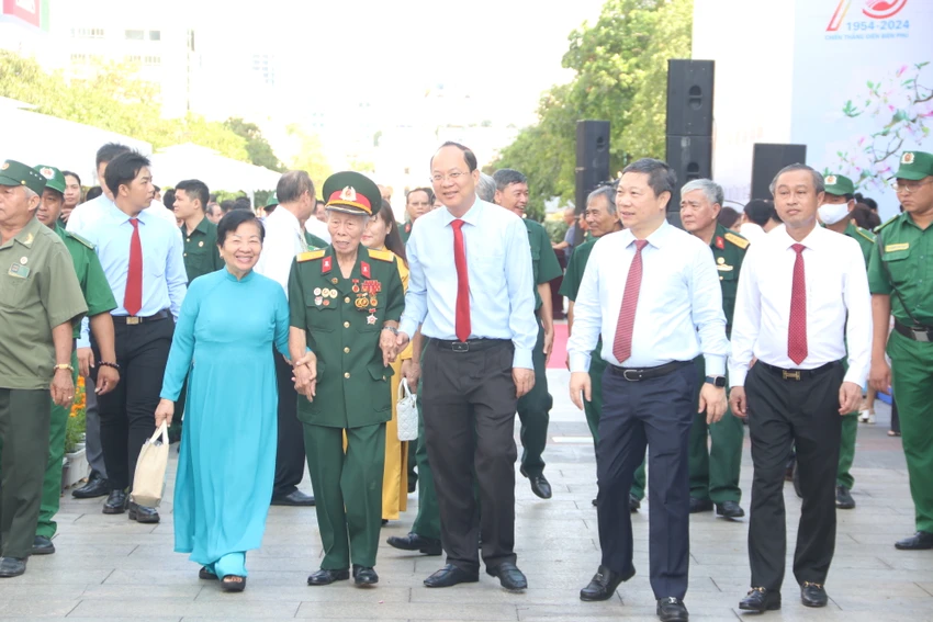 chien-thang-dien-bien-phu11.JPG