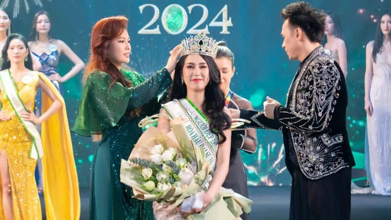 Đinh Thị Hoa đăng quang Hoa hậu Đại sứ du lịch Việt Nam năm 2024