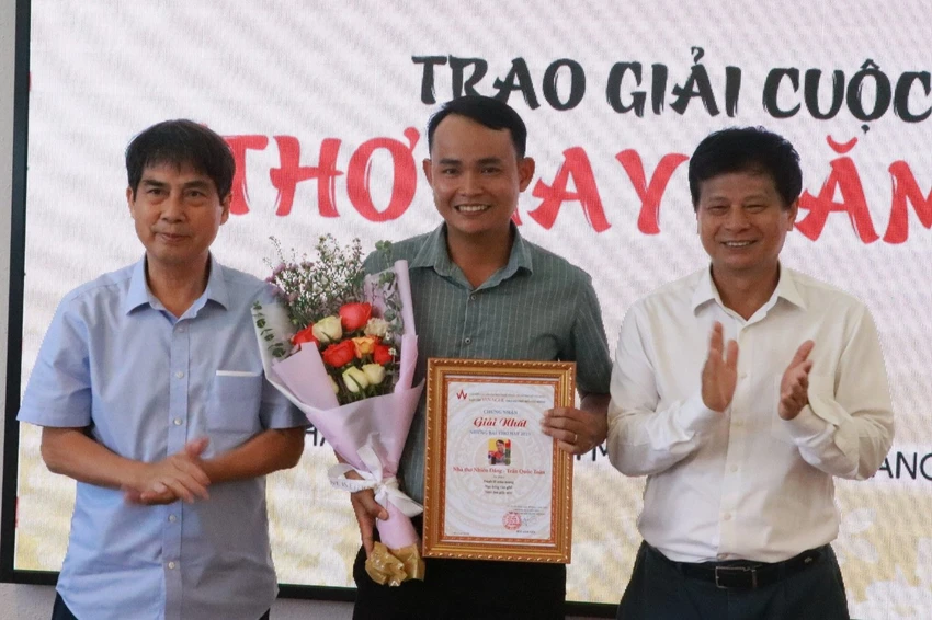 tap-chi-van-nghe-tphcm1.jpg
