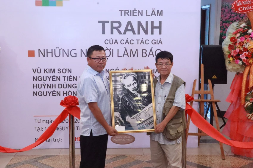 trien-lam-tranh5.png