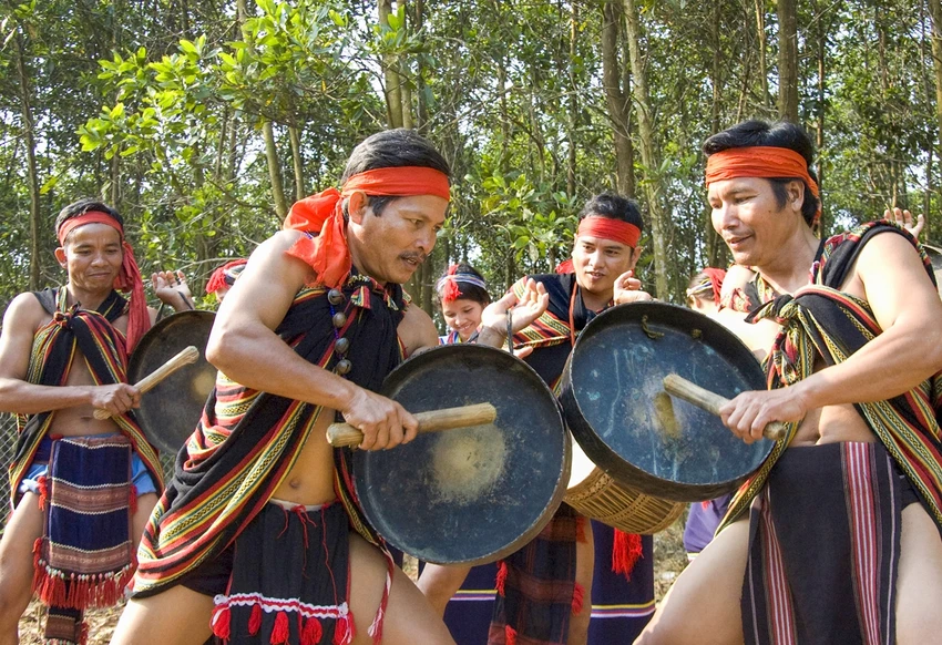 le-hoi-dong-huong-quang-nam1.jpg