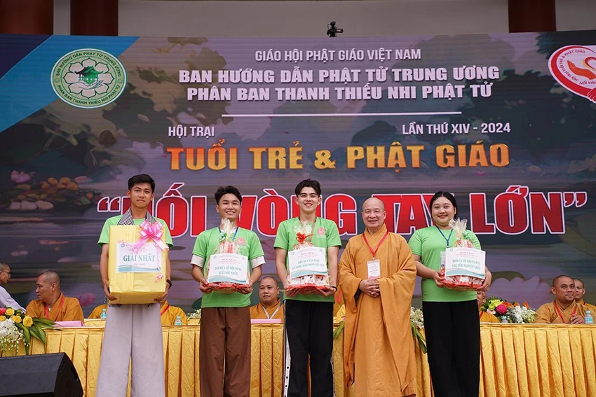 hoi-trai-tuoi-tre-va-phat-giao1.jpg