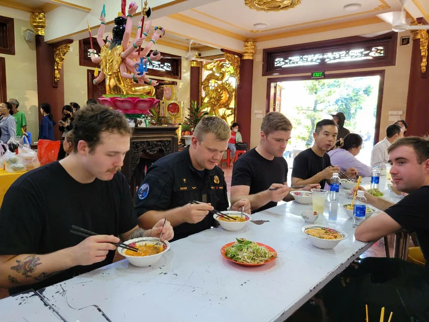 tau-hai-quan-hoang-gia-canada-montréal2.JPG
