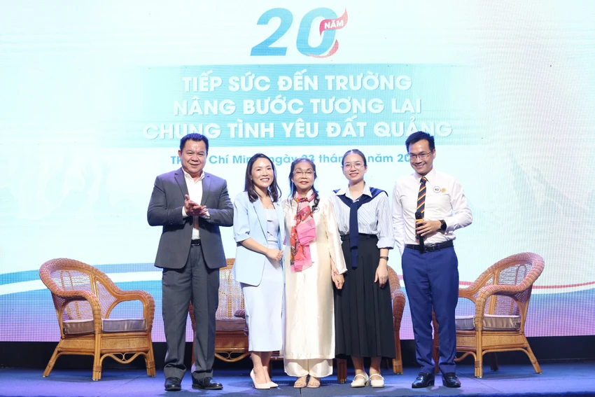 tiep-suc-den-truong-quang-nam-da-nang2.JPG
