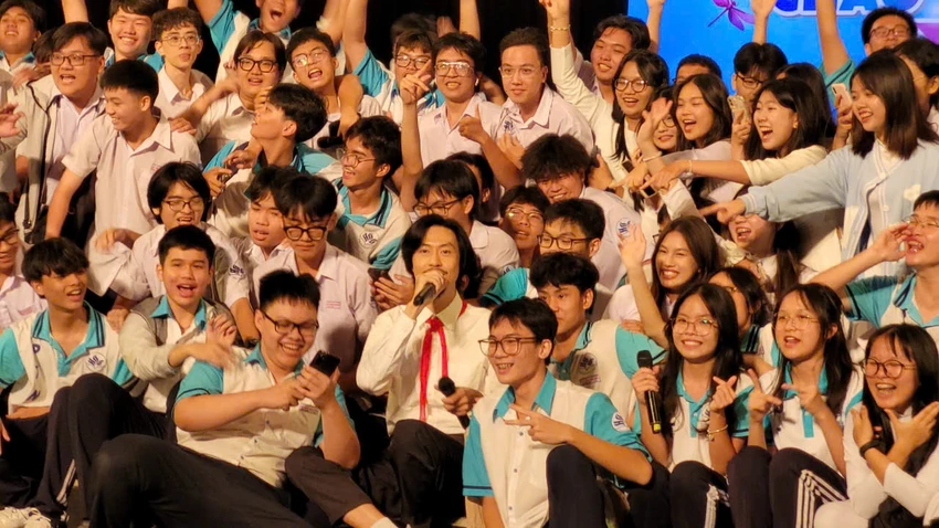truong-pho-thong-nang-khieu2.jpg
