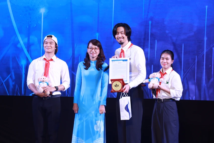 truong-pho-thong-nang-khieu9.JPG