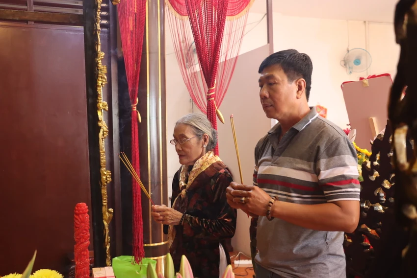 gio-to-san-khau1.JPG