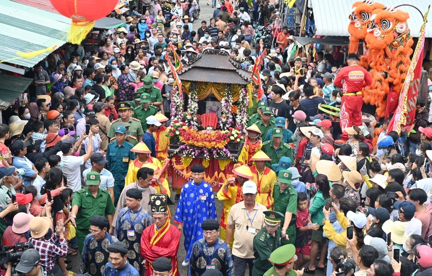 nghinh-ong-can-gio.jpg