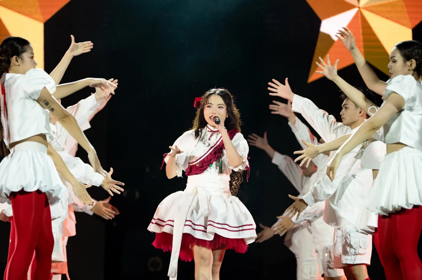 phuong-my-chi3.jpg