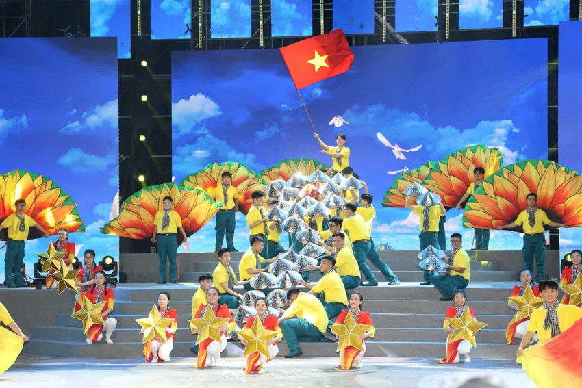 khoe-de-xay-dung-va-bao-ve-to-quoc5.jpg