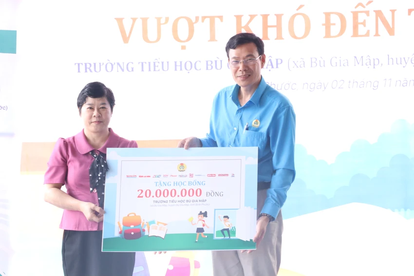 Trao học bổng