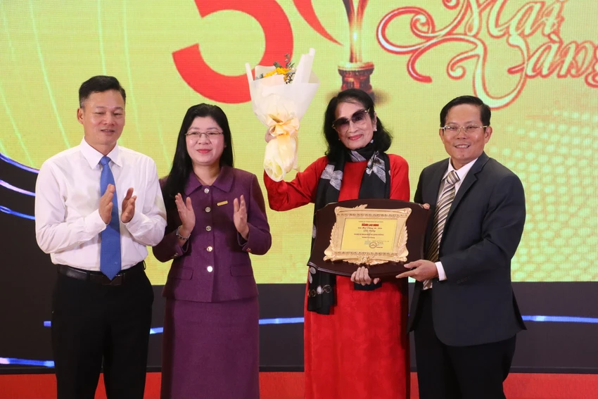Giải Mai Vàng