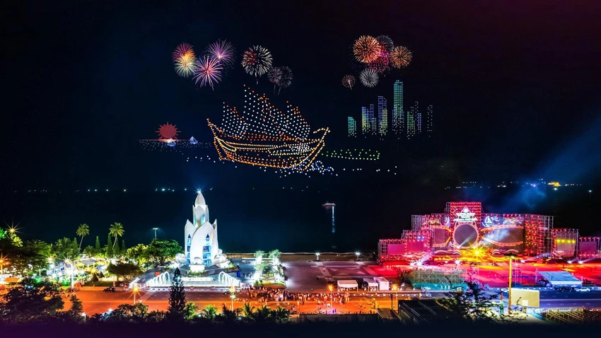 ruc-ro-thang-long.jpg