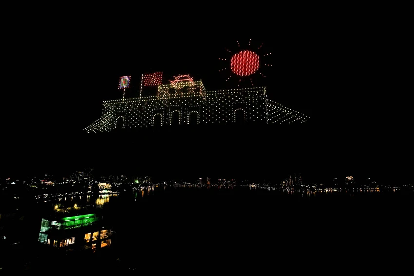 ruc-ro-thang-long6.jpg