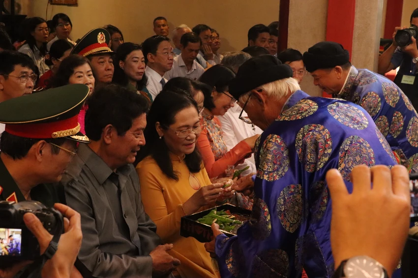 le-hoi-khai-ha-cau-an1.JPG