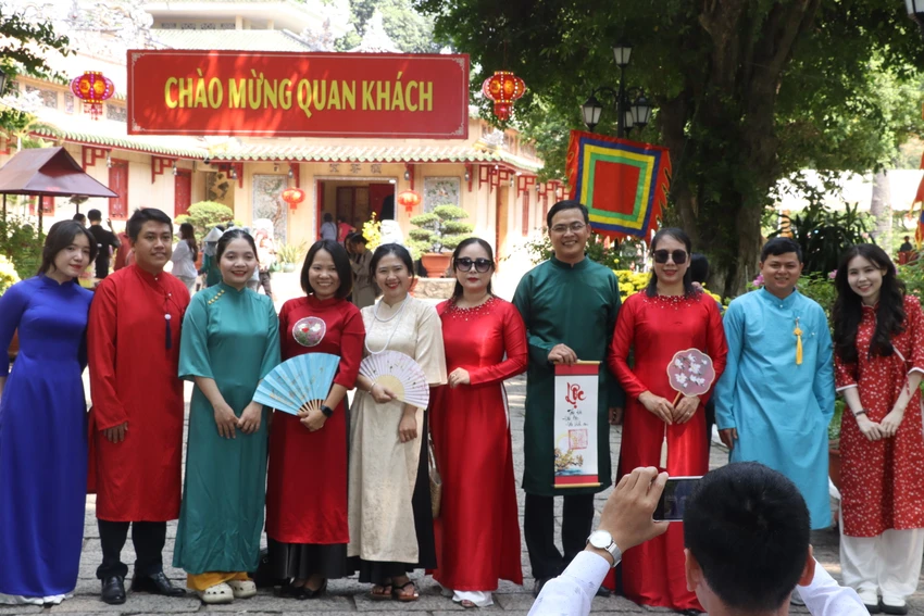 le-hoi-khai-ha-cau-an11.JPG