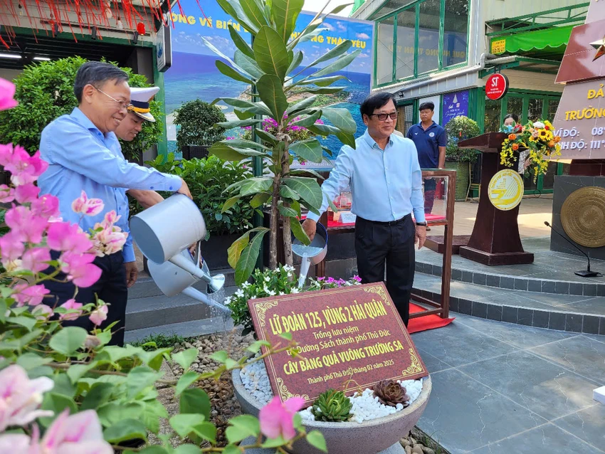 cot-moc-chu-quyen-dao-truong-sa12.jpg