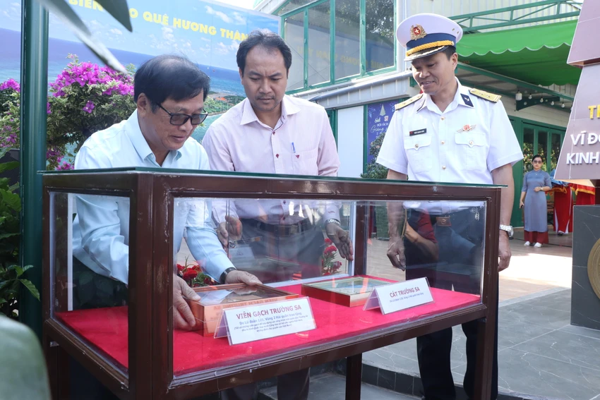 cot-moc-chu-quyen-dao-truong-sa2.JPG