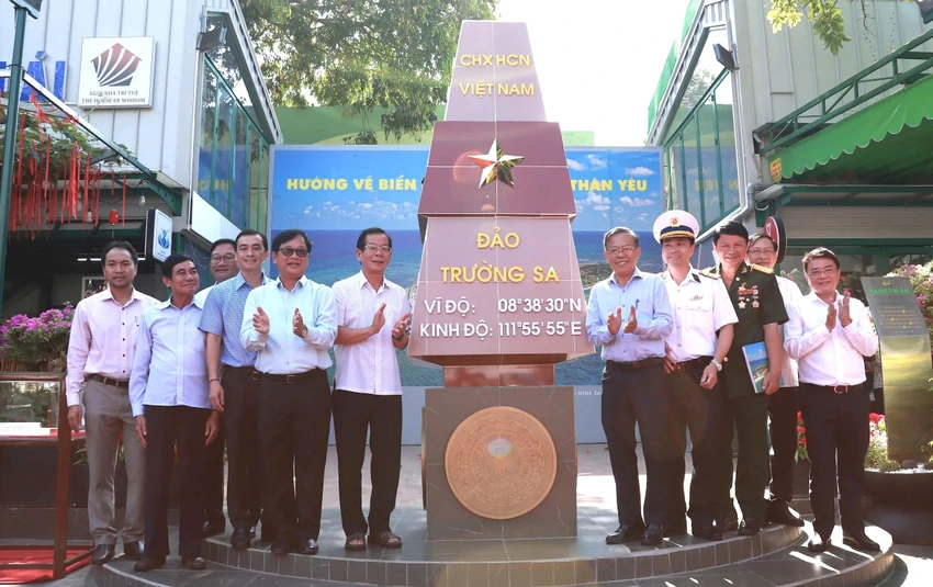 cot-moc-chu-quyen-dao-truong-sa7.jpg
