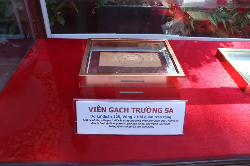 cot-moc-chu-quyen-dao-truong-sa8.JPG