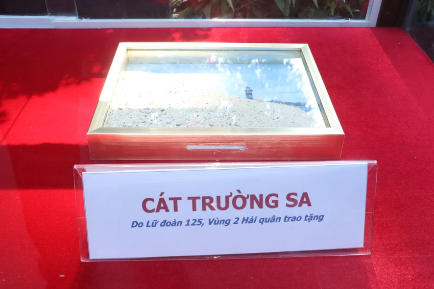 cot-moc-chu-quyen-dao-truong-sa9.JPG