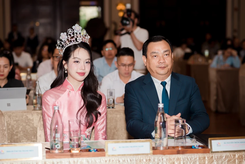 hoa-hau-thanh-thuy1.jpg