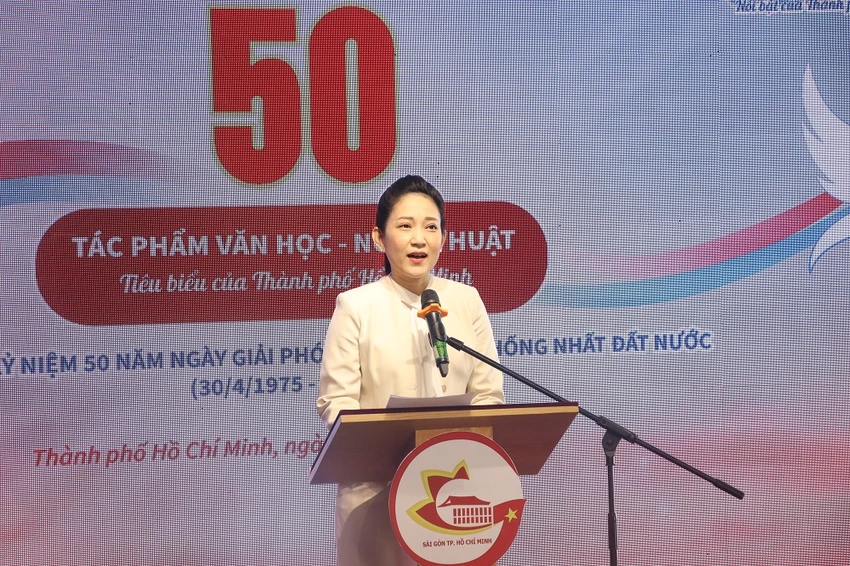 tac-pham-van-hoc-nghe-thuat.JPG