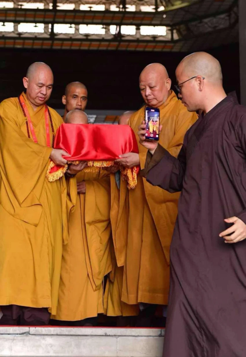 xa-loi-trai-tim-bo-tat-thich-quang-duc1.jpg
